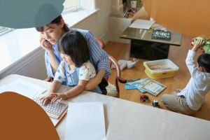 Photo d'une mère qui jongle entre travail et enfant burn out burn out parental épuisement